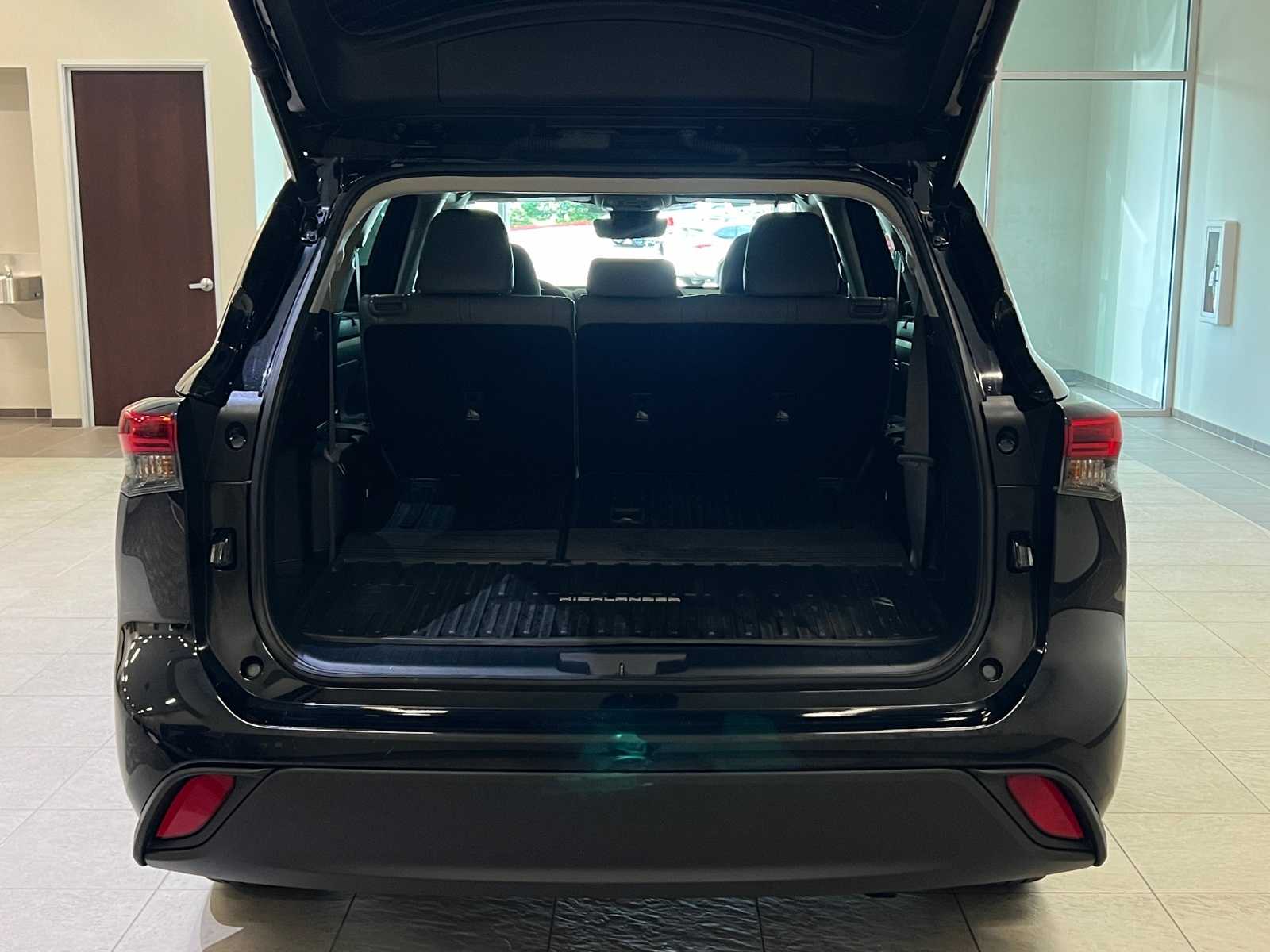 Thumbnail: 2022 Toyota Highlander - 32