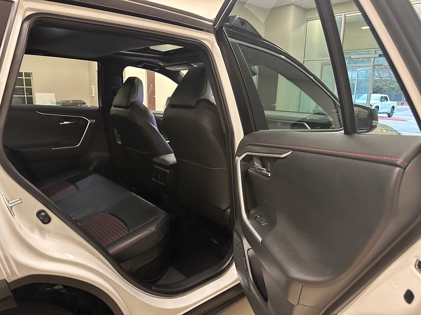 Thumbnail: 2025 Toyota RAV4 - 27