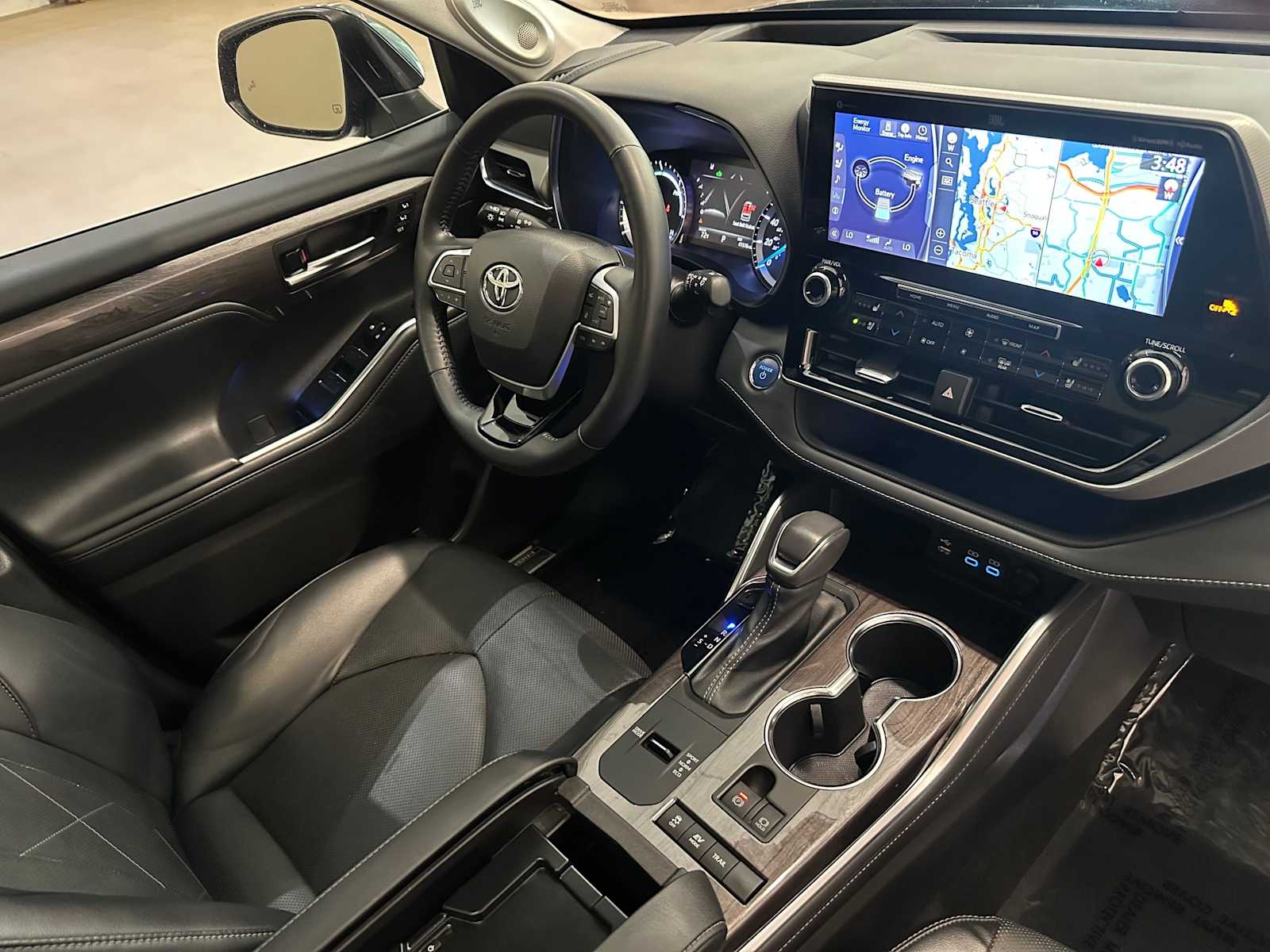 Thumbnail: 2022 Toyota Highlander - 28