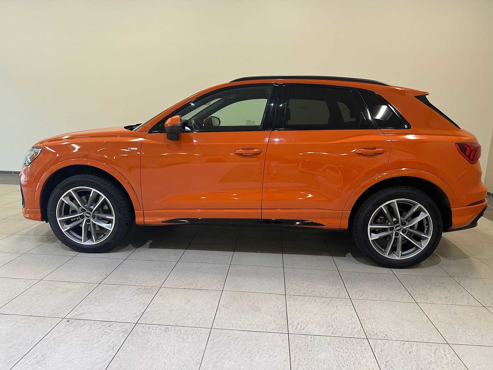 Thumbnail: 2022 Audi Q3 - 3