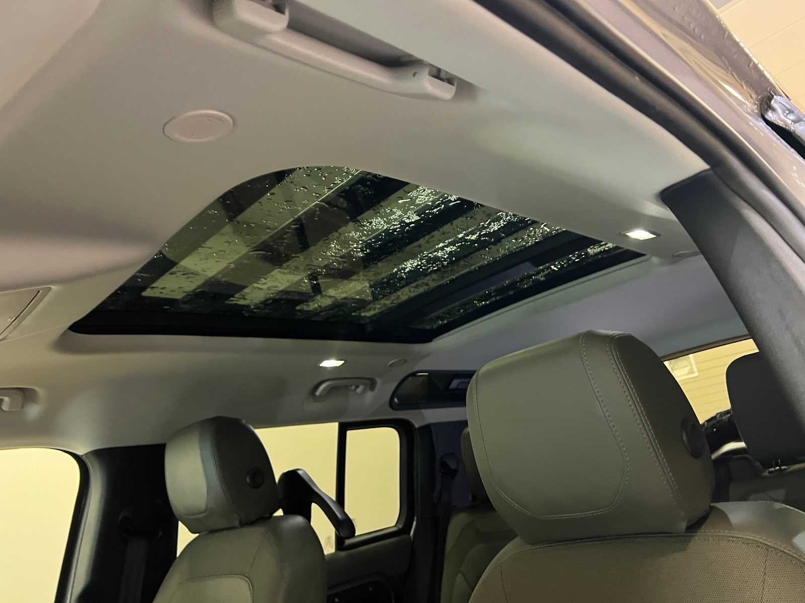 Thumbnail: 2020 Land Rover Defender - 16