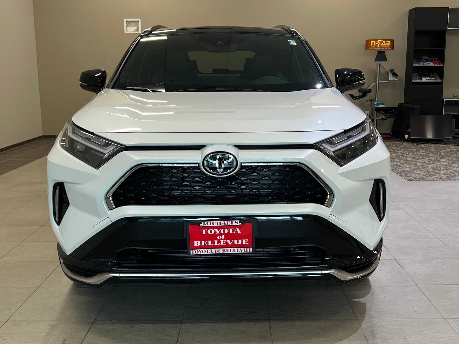 Thumbnail: 2025 Toyota RAV4 - 8