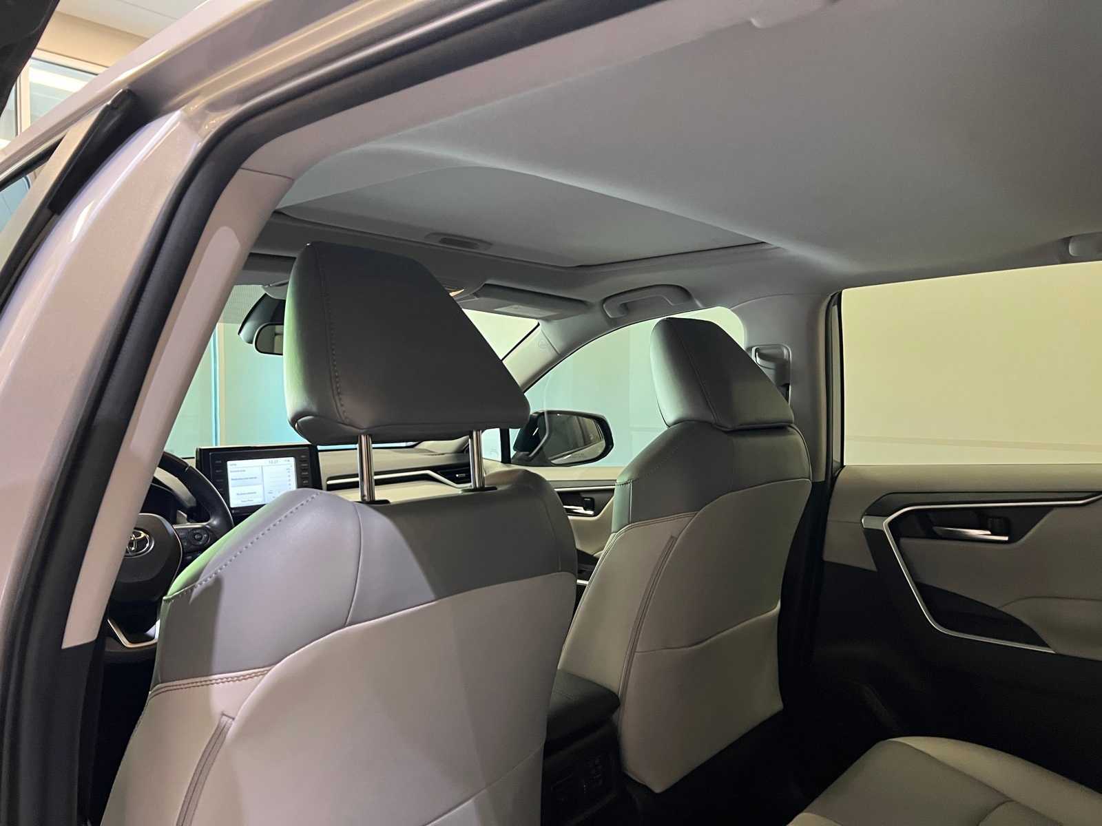 Thumbnail: 2021 Toyota RAV4 - 12