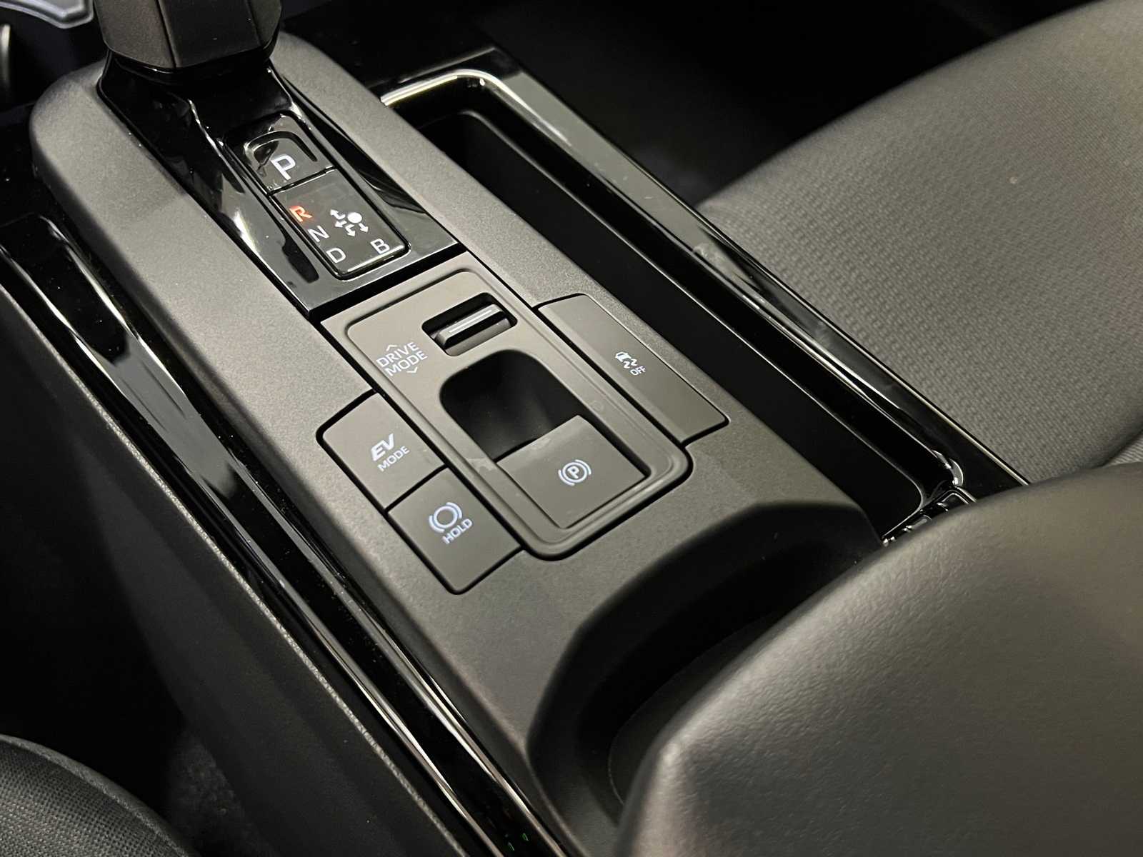 Thumbnail: 2024 Toyota Prius - 26