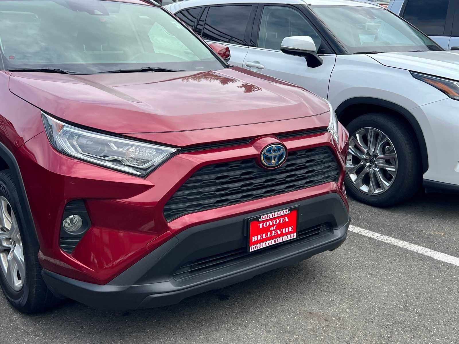 Thumbnail: 2021 Toyota RAV4 - 4
