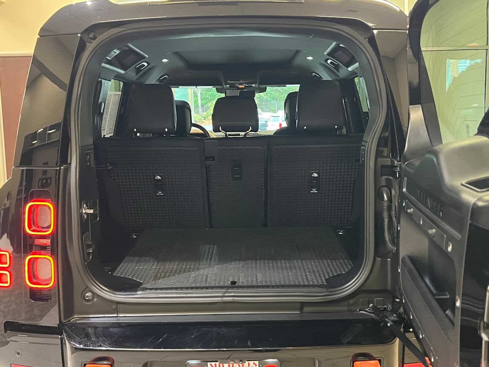 Thumbnail: 2023 Land Rover Defender - 28