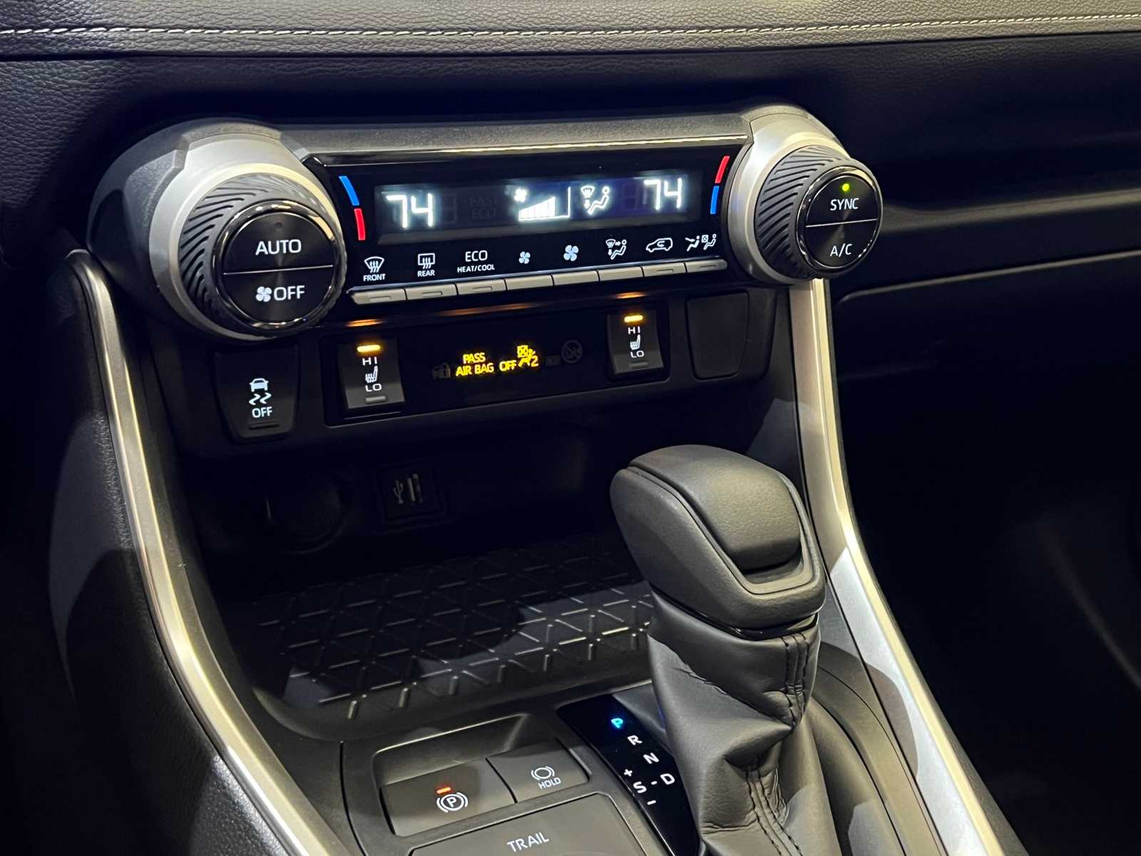 Thumbnail: 2025 Toyota RAV4 - 24