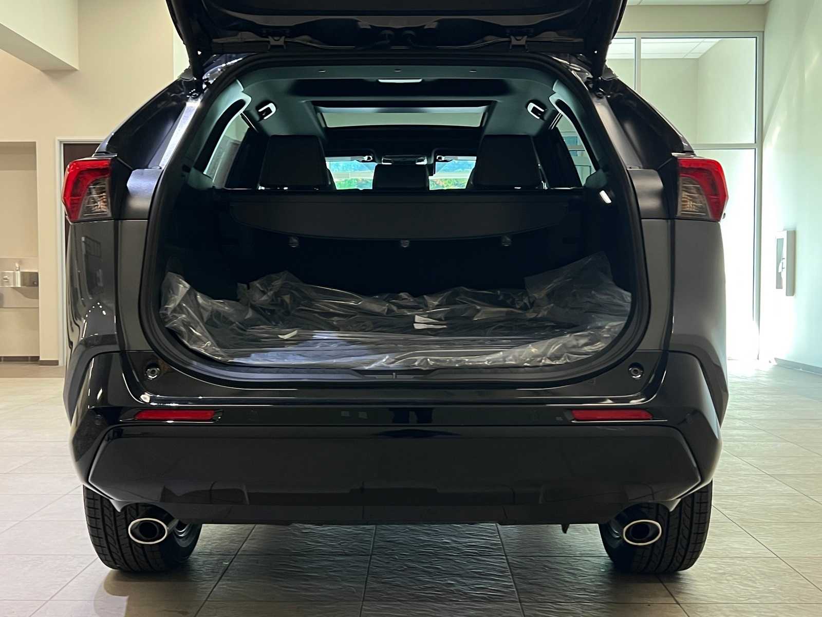 Thumbnail: 2025 Toyota RAV4 - 31