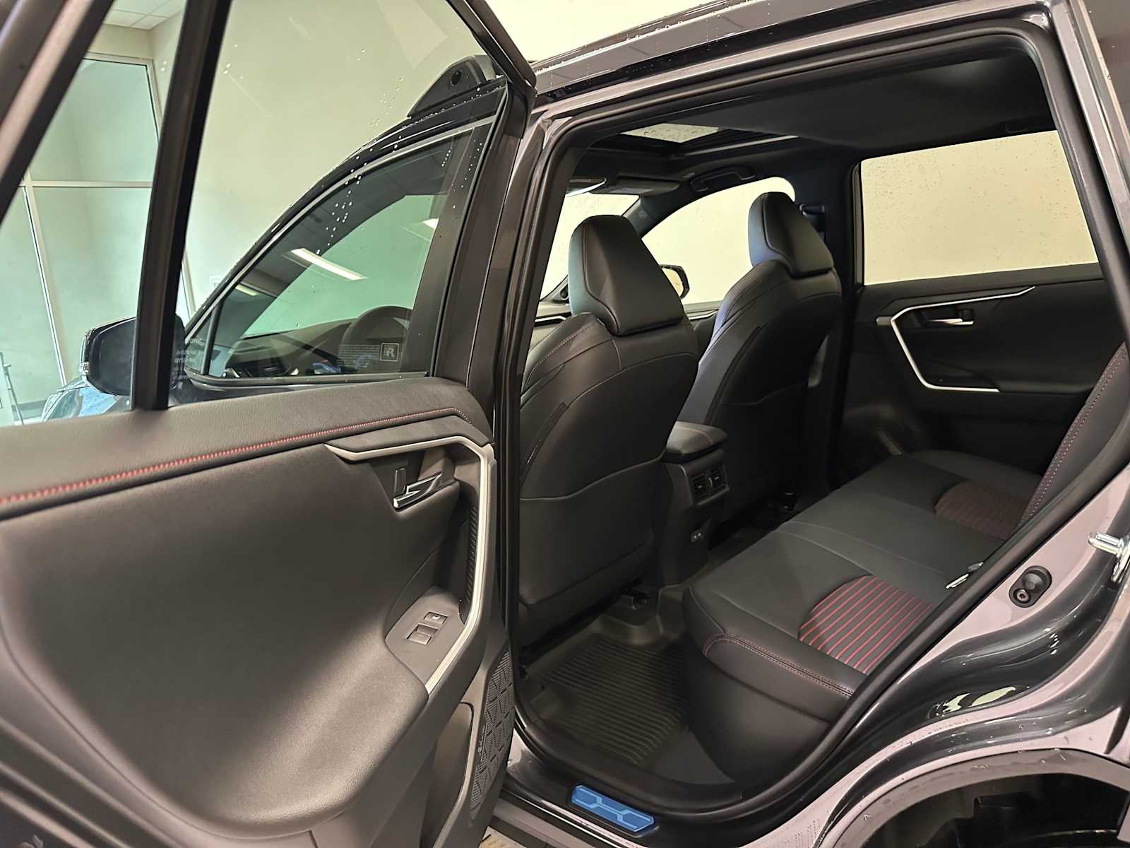 Thumbnail: 2025 Toyota RAV4 - 25