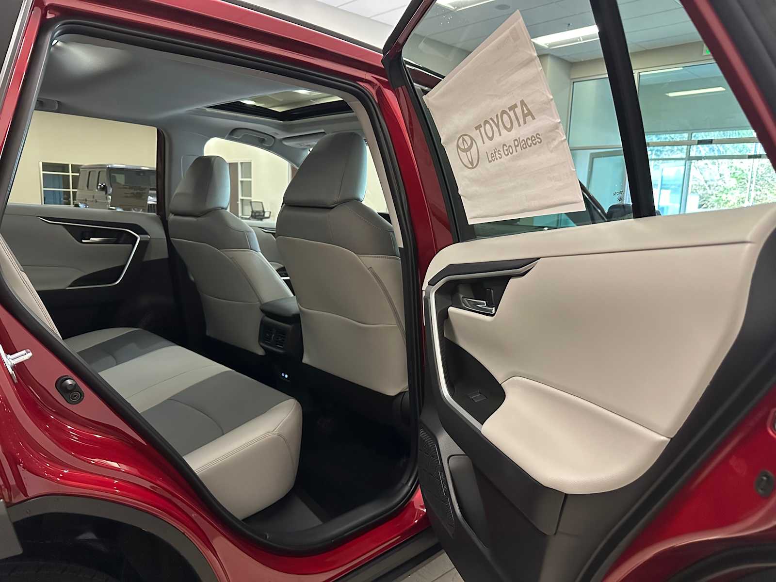 Thumbnail: 2025 Toyota RAV4 - 26