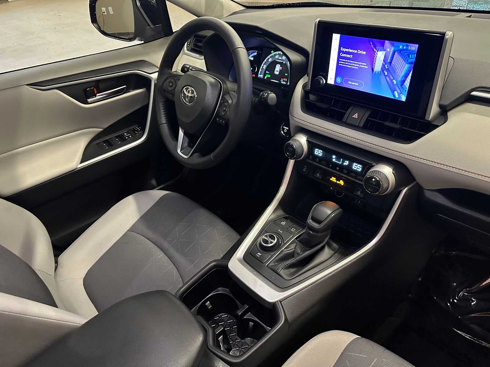 Thumbnail: 2025 Toyota RAV4 - 30