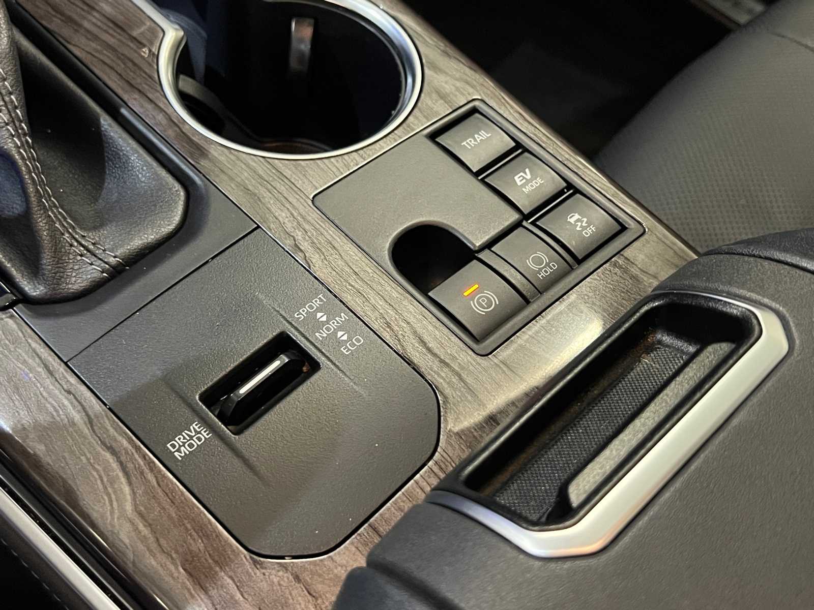 Thumbnail: 2023 Toyota Highlander - 24