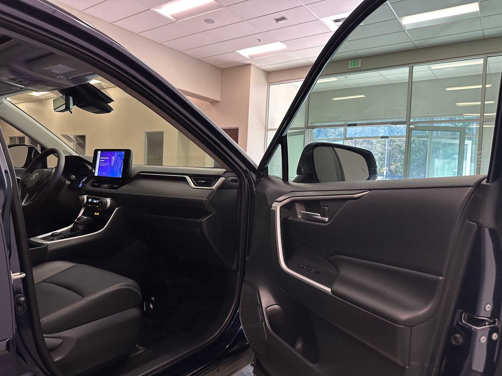 Thumbnail: 2025 Toyota RAV4 - 29