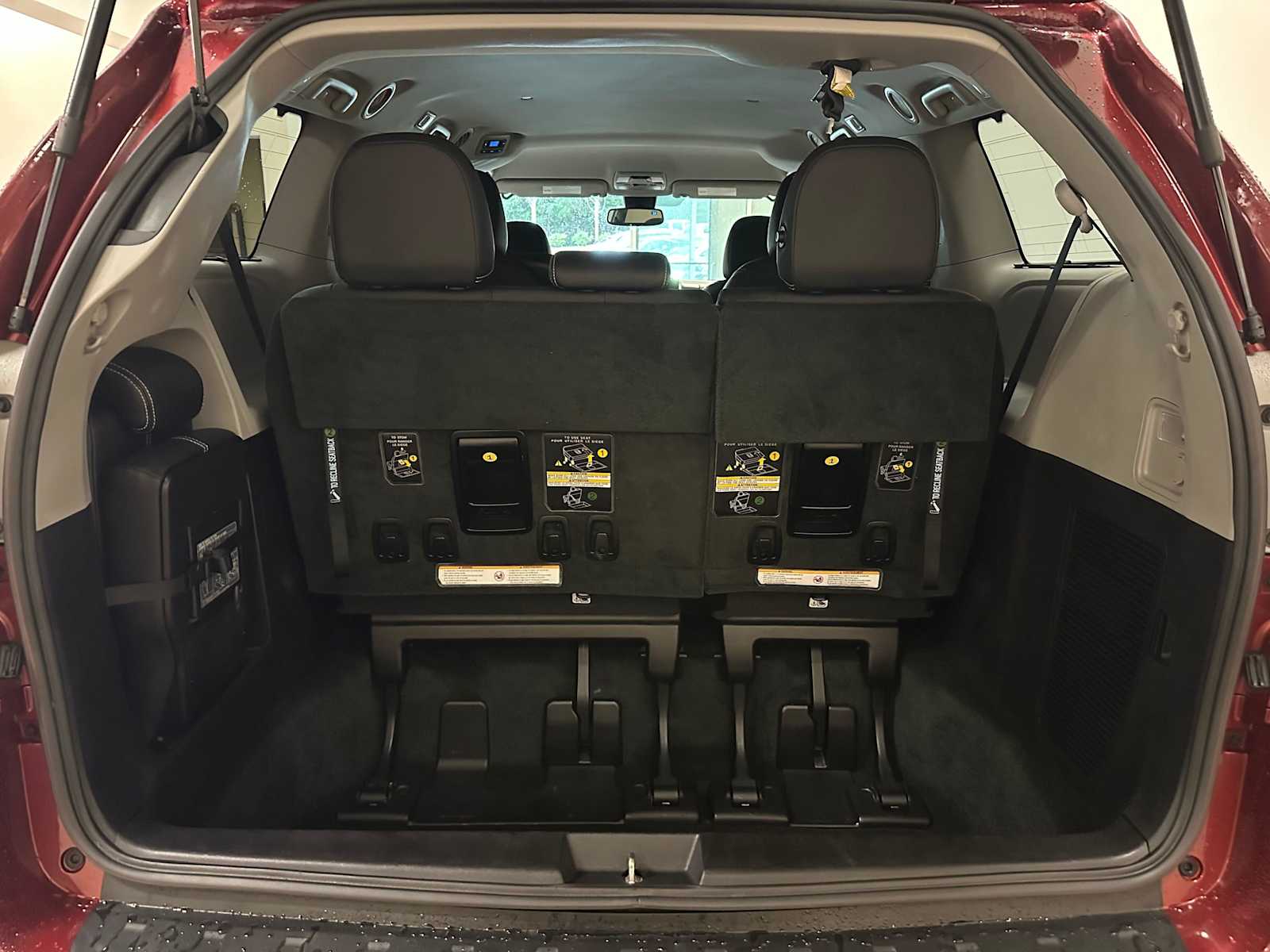 Thumbnail: 2018 Toyota Sienna - 28