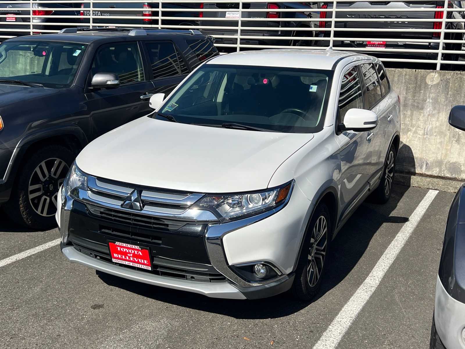 Thumbnail: 2018 Mitsubishi Outlander - 1