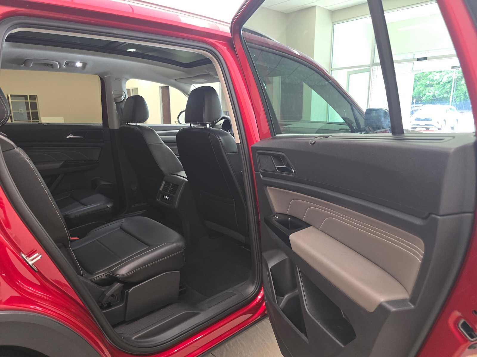 Thumbnail: 2021 Volkswagen Atlas - 26