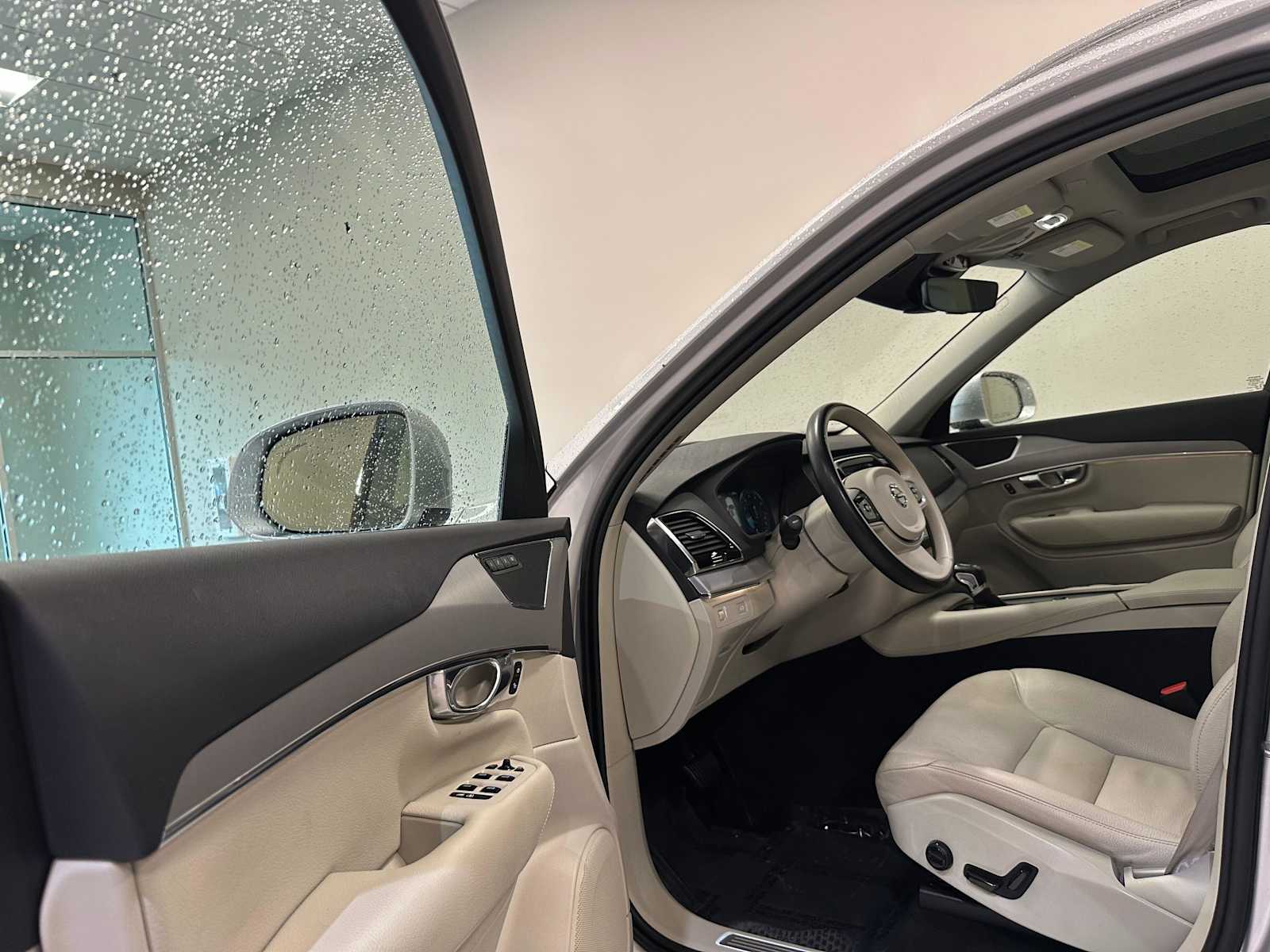 Thumbnail: 2022 Volvo XC90 - 23