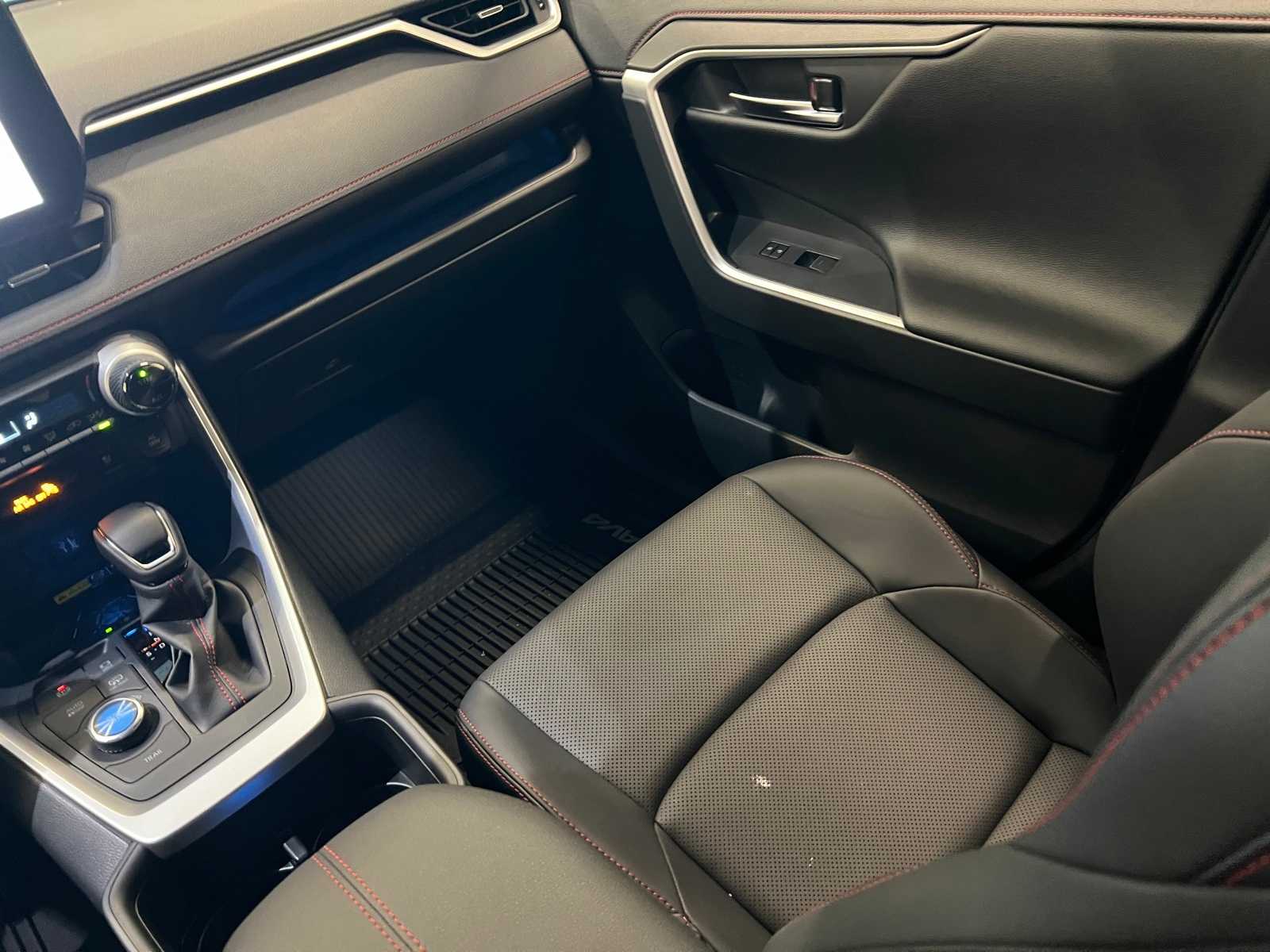 Thumbnail: 2025 Toyota RAV4 - 11