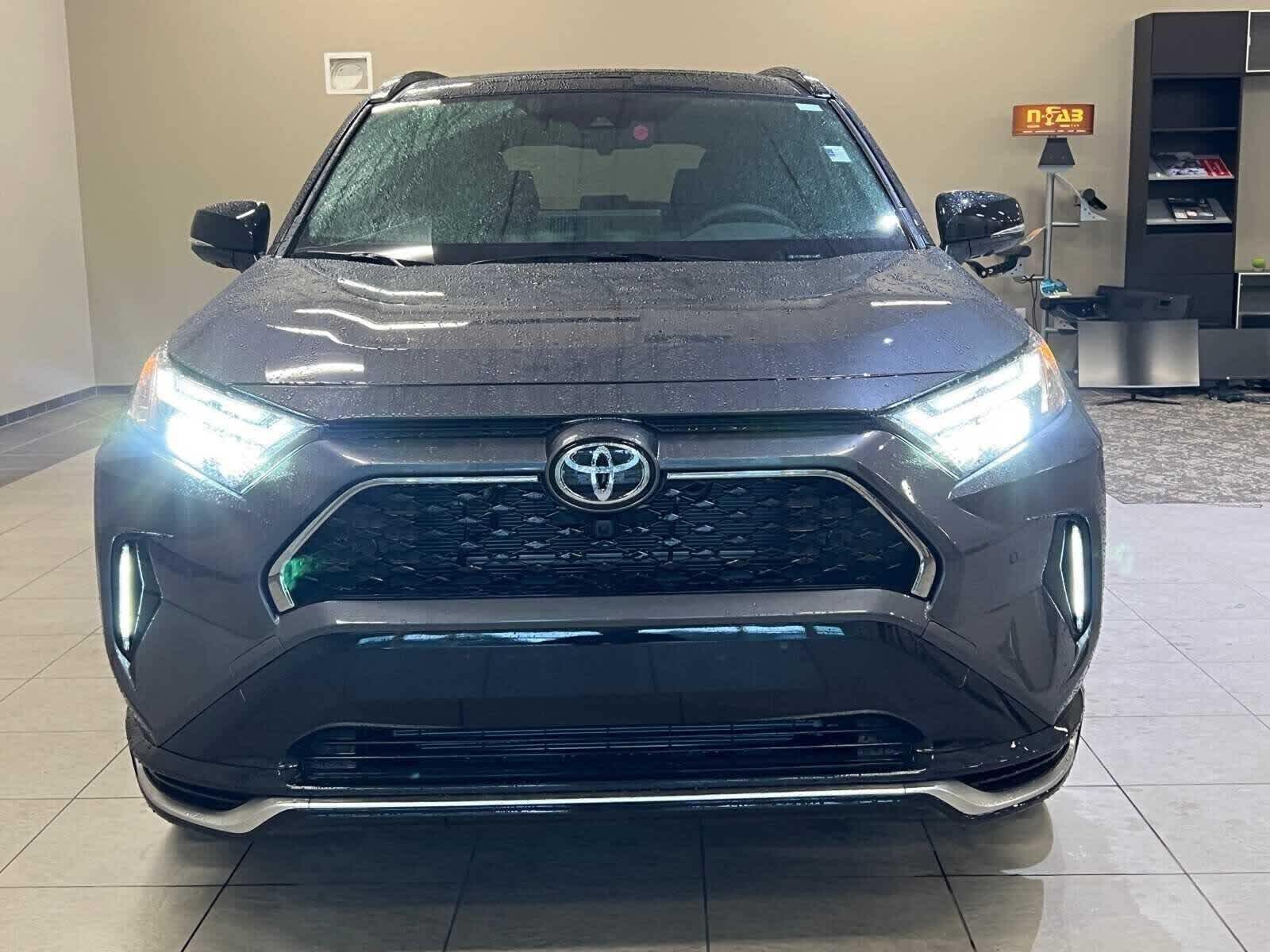 Thumbnail: 2025 Toyota RAV4 - 8