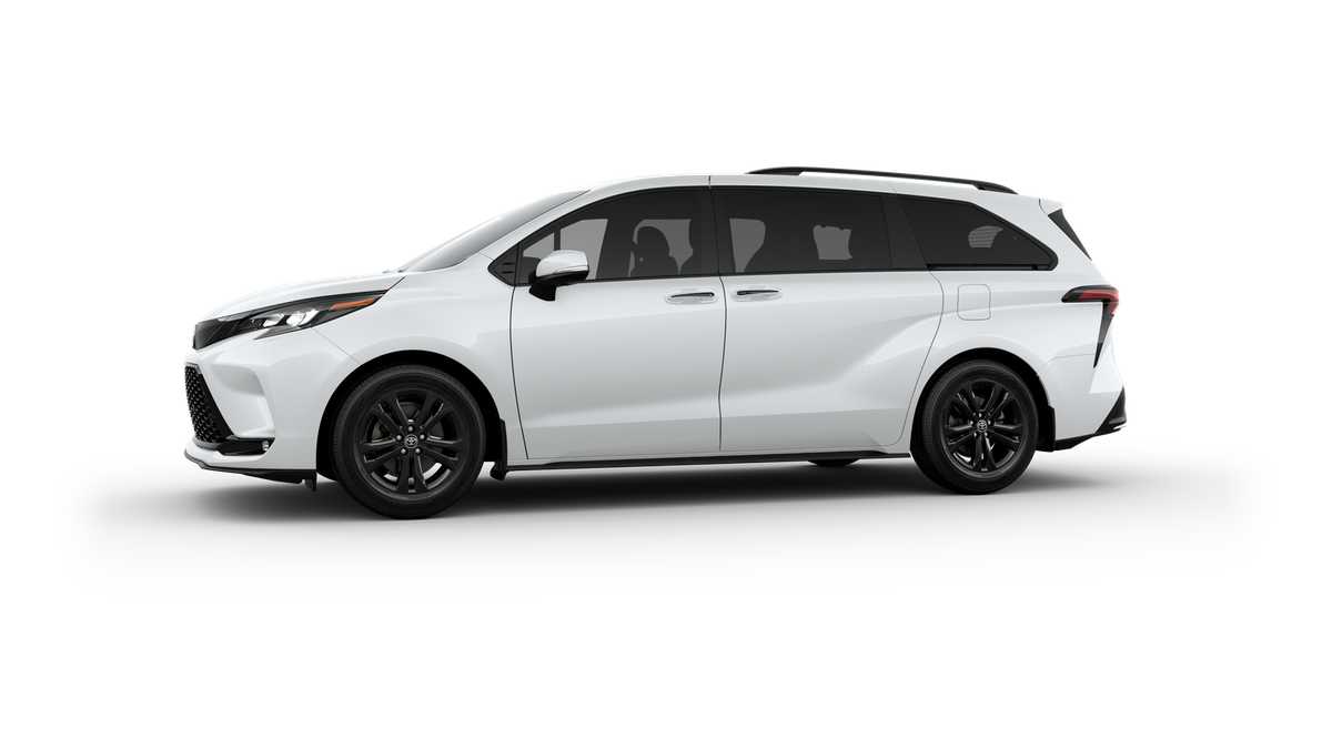 Thumbnail: 2025 Toyota Sienna - 3