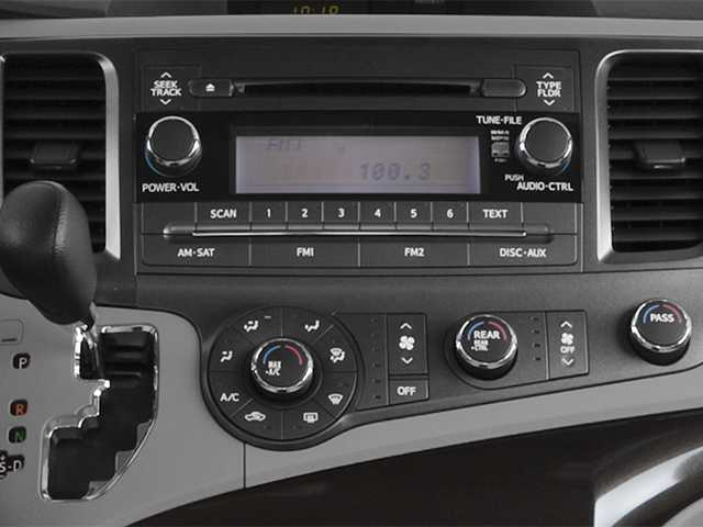 Thumbnail: 2014 Toyota Sienna - 7