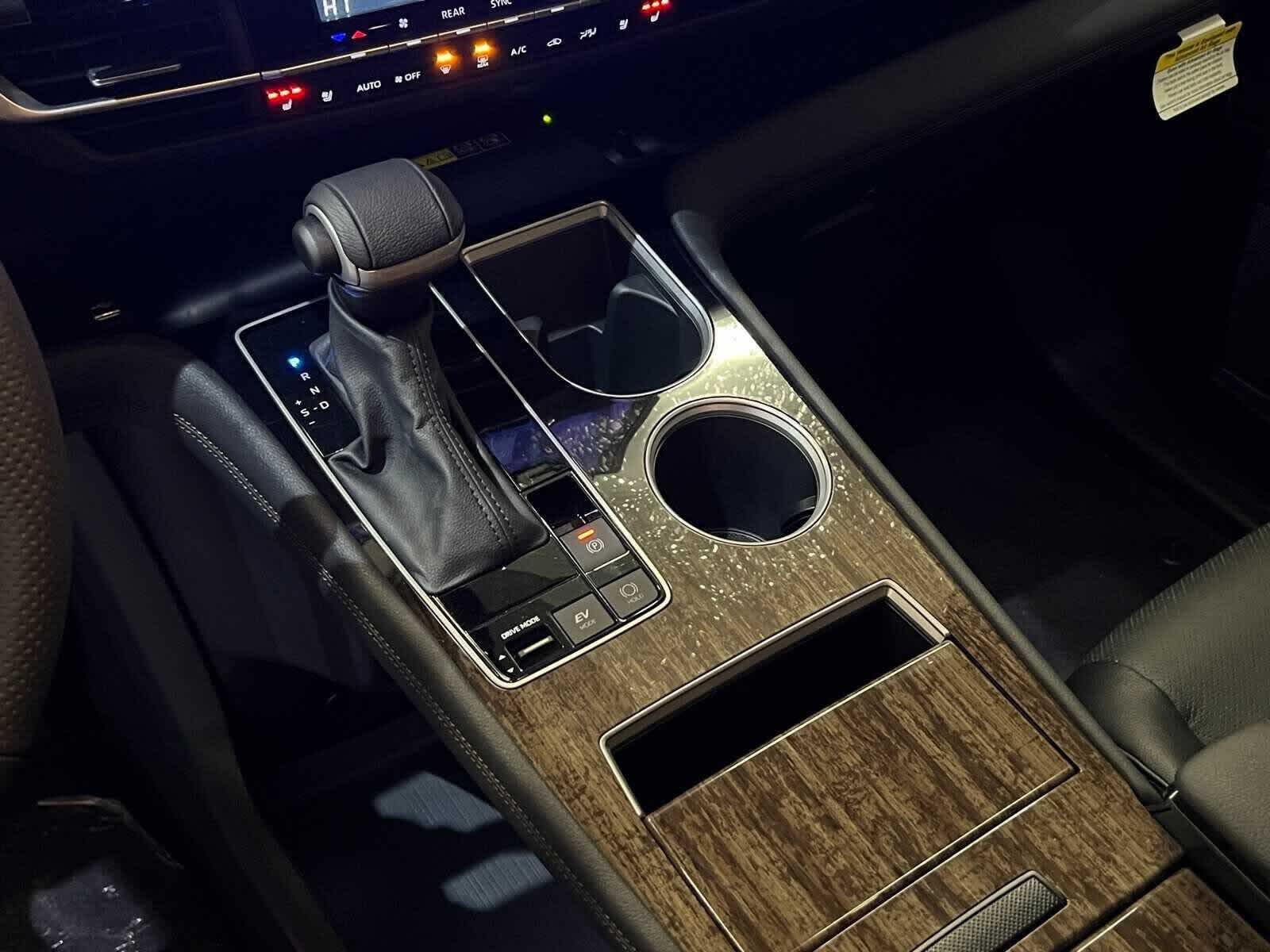 Thumbnail: 2025 Toyota Sienna - 18