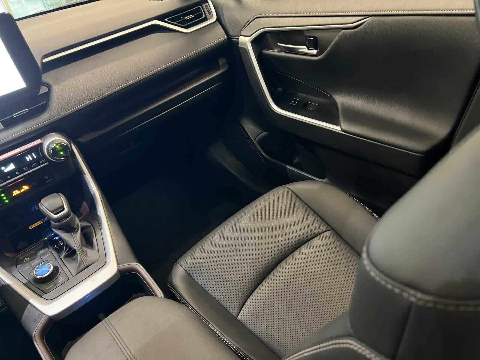 Thumbnail: 2025 Toyota RAV4 - 11