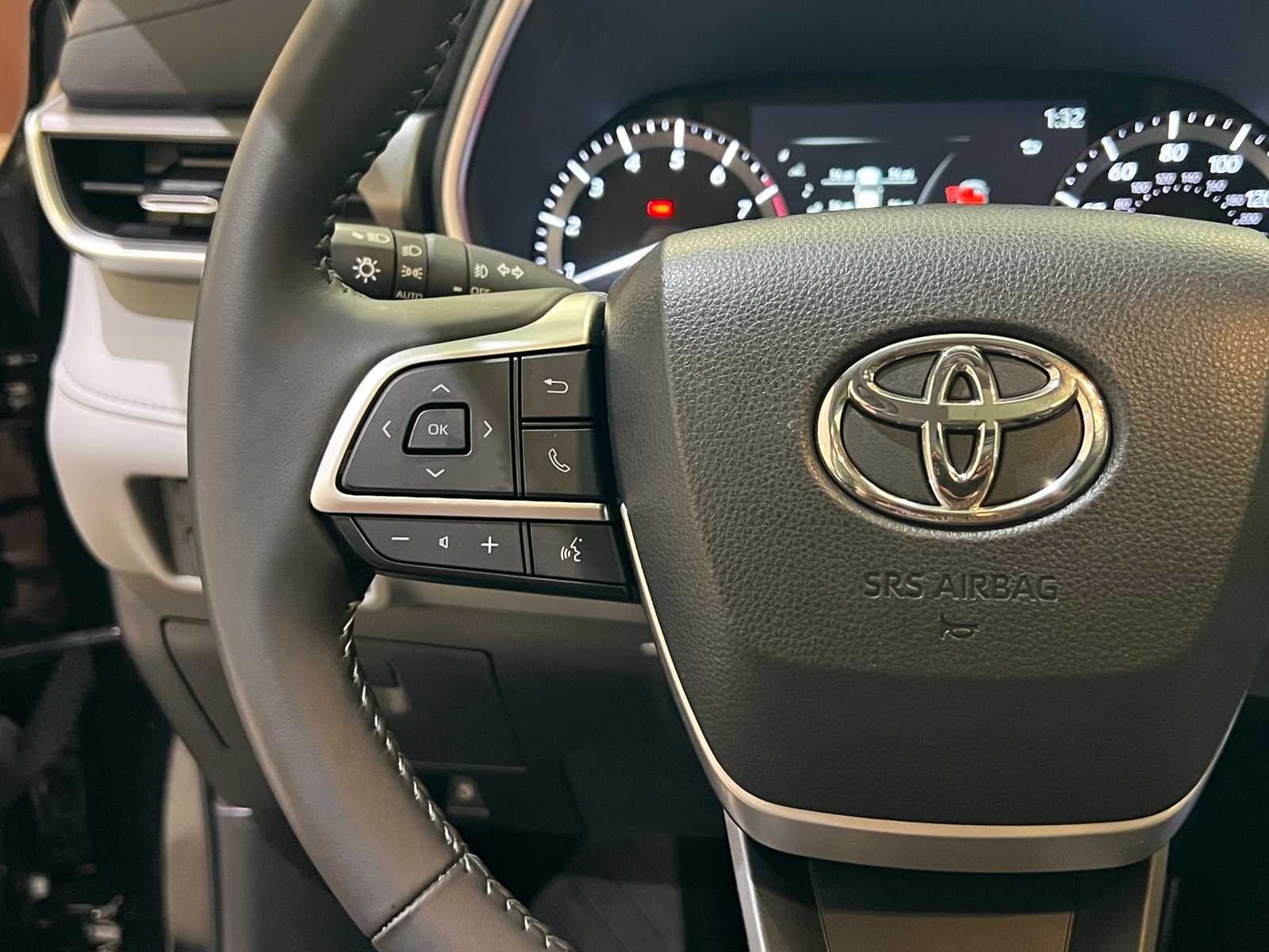 Thumbnail: 2022 Toyota Highlander - 22