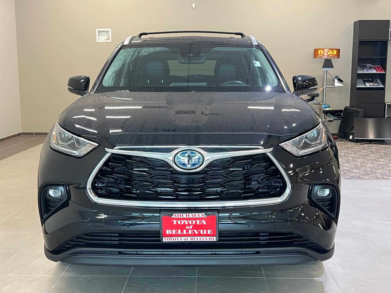 Thumbnail: 2022 Toyota Highlander - 8
