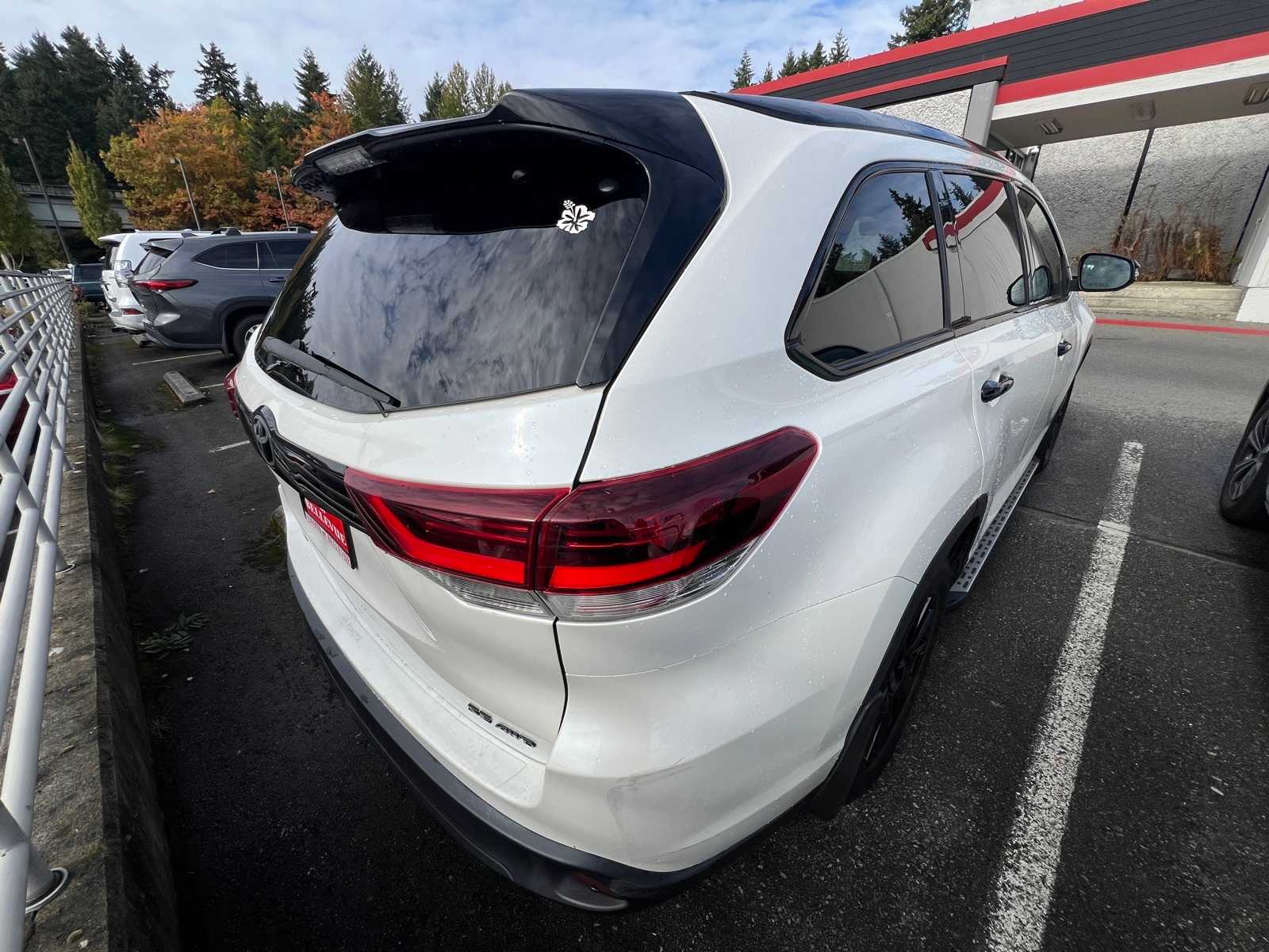Thumbnail: 2019 Toyota Highlander - 10