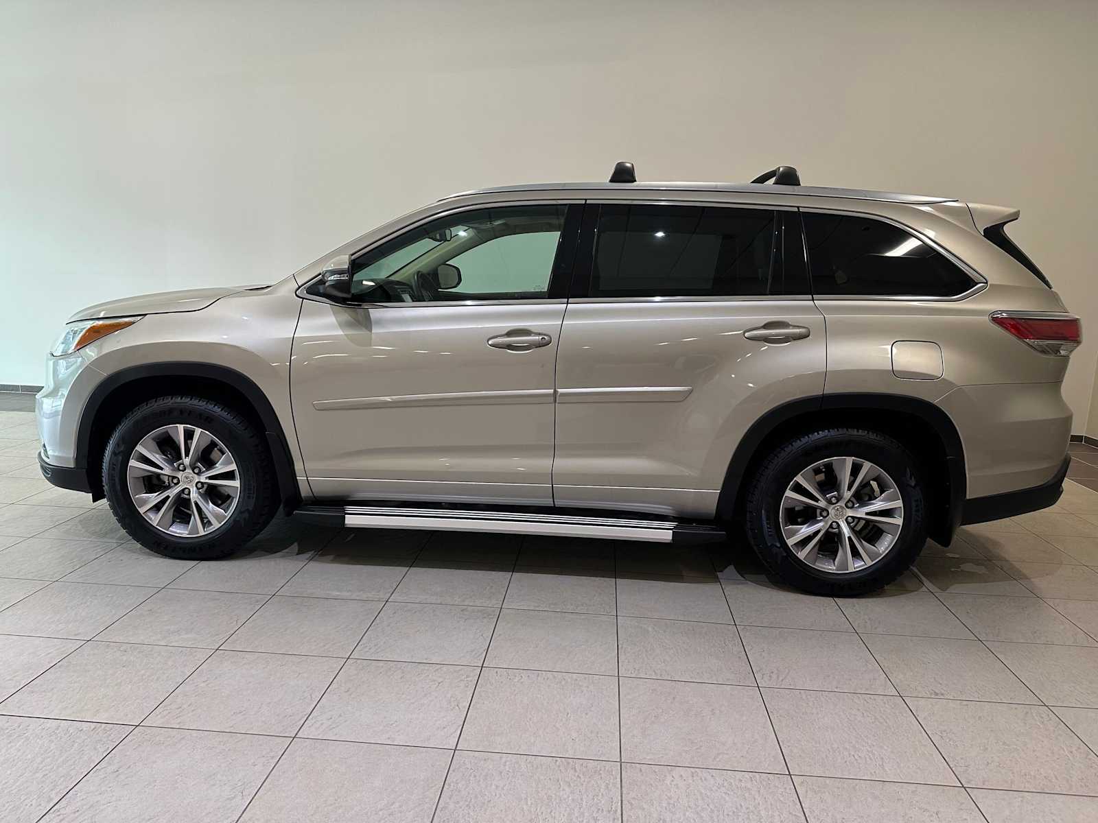 Thumbnail: 2015 Toyota Highlander - 4