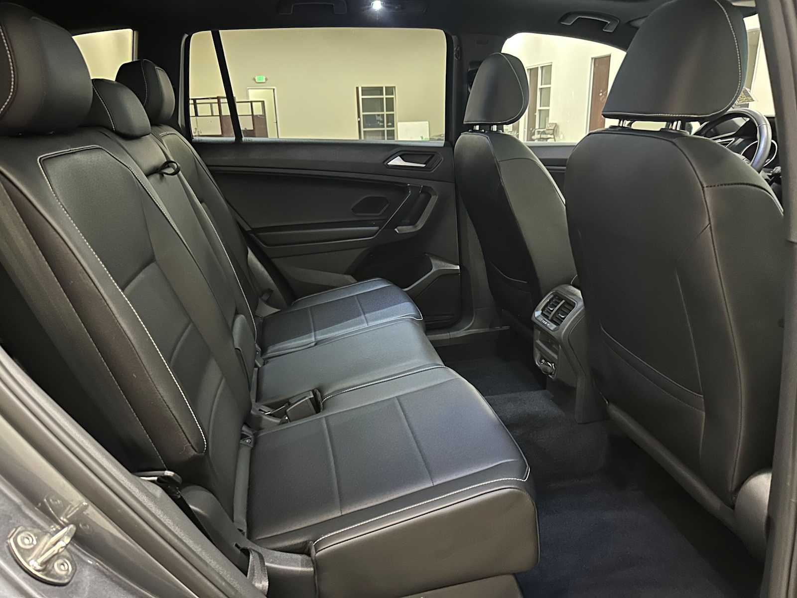 Thumbnail: 2021 Volkswagen Tiguan - 25