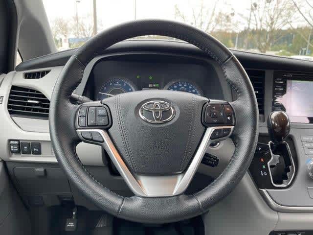 Thumbnail: 2020 Toyota Sienna - 18