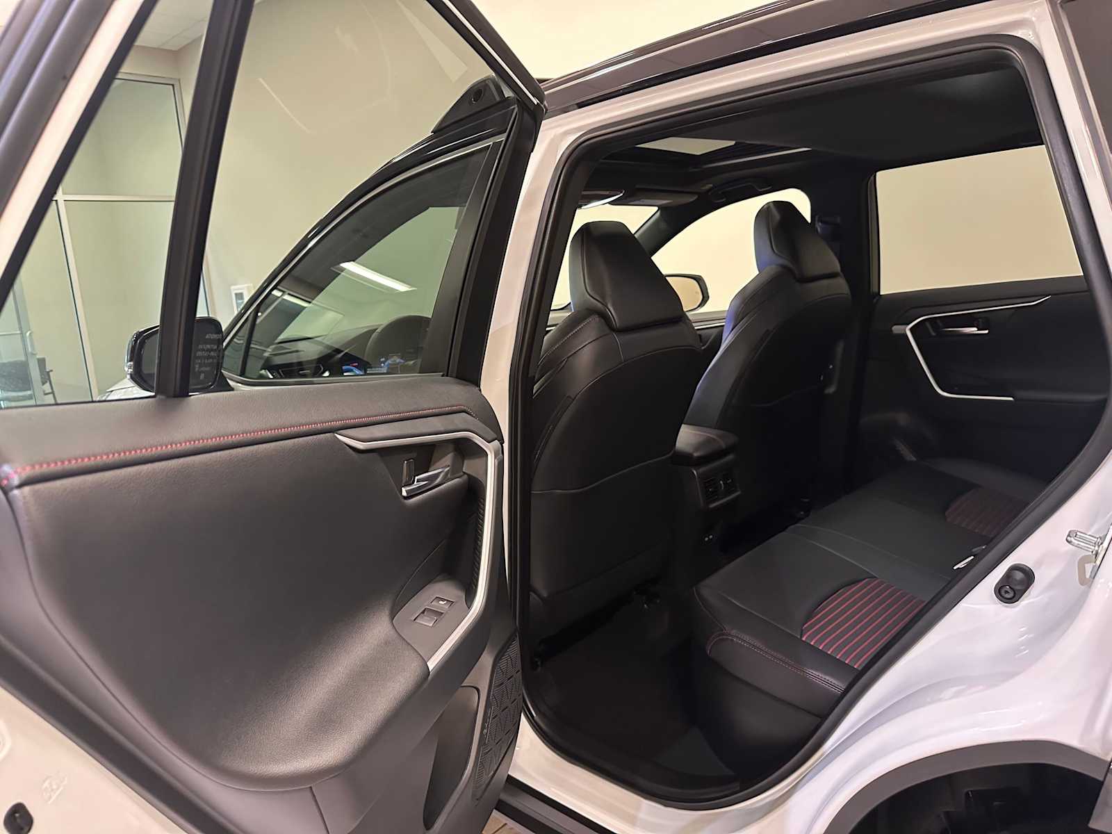 Thumbnail: 2025 Toyota RAV4 - 25