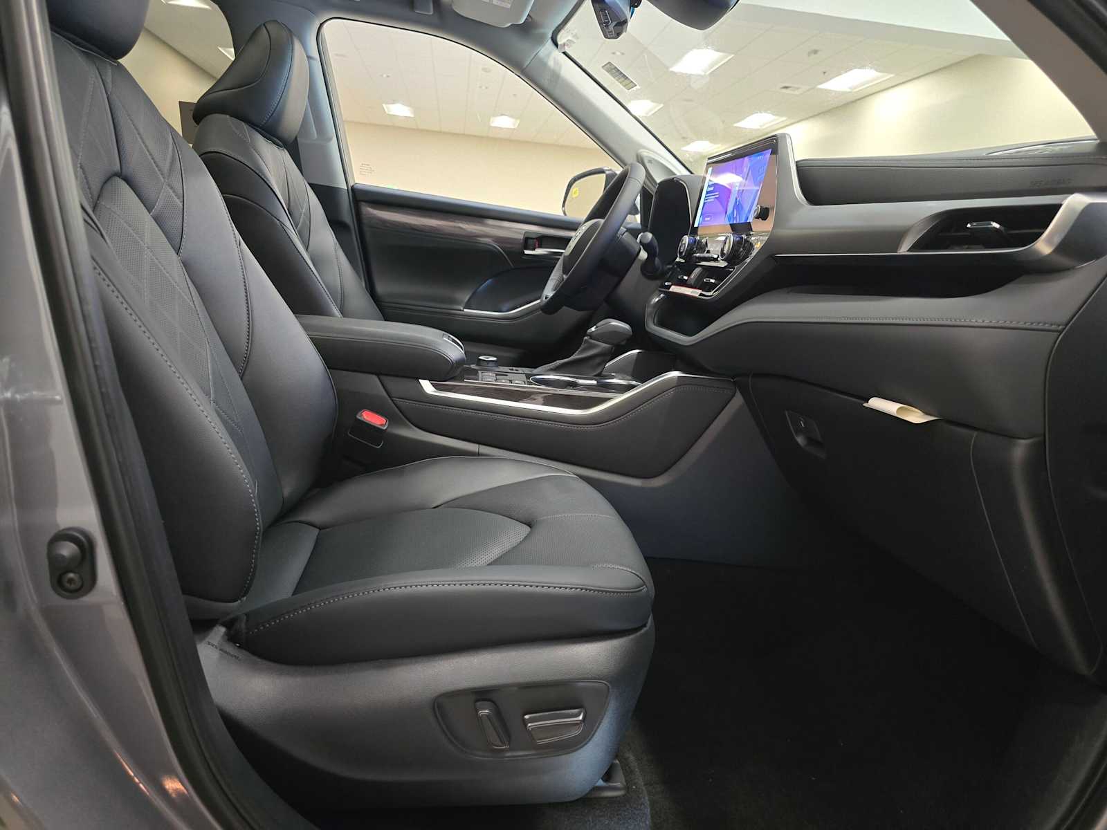 Thumbnail: 2026 Toyota Highlander - 27