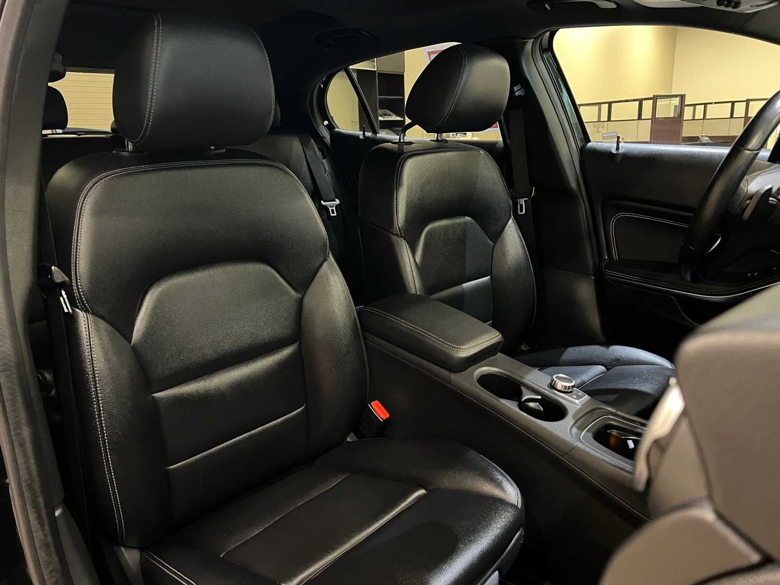 Thumbnail: 2019 Mercedes-Benz GLA - 14