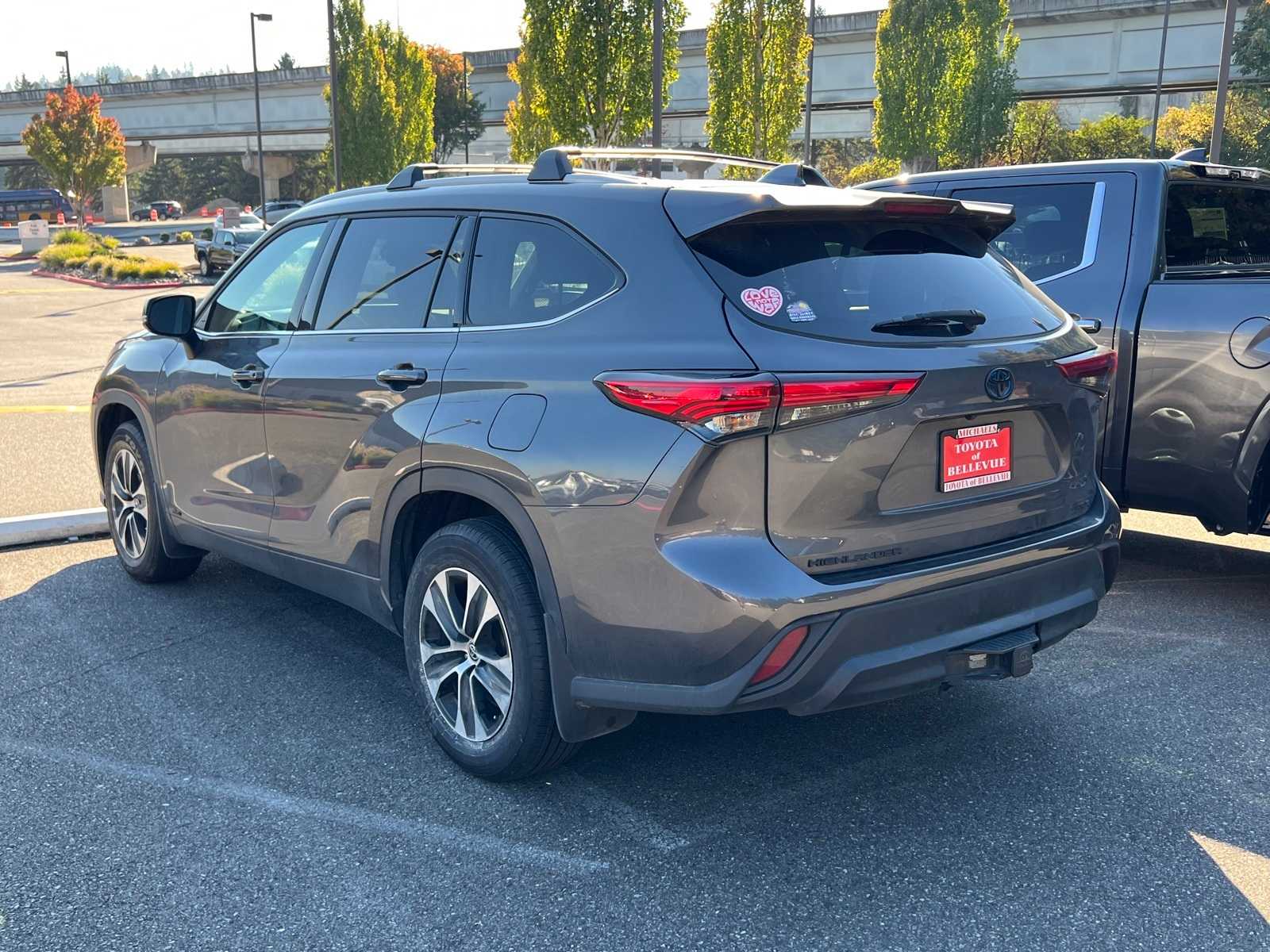 Thumbnail: 2022 Toyota Highlander - 7