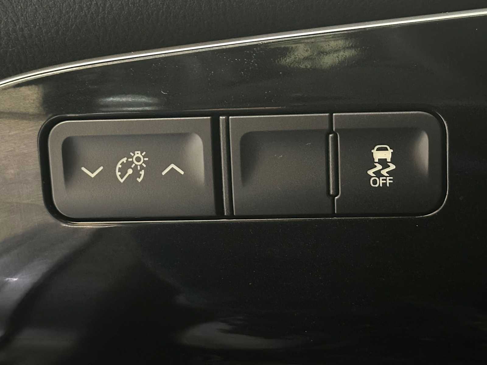 Thumbnail: 2016 Toyota Prius - 16
