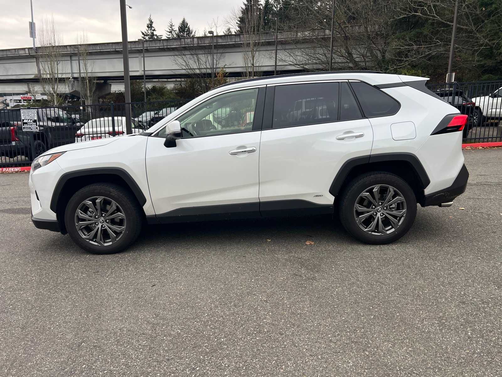 Thumbnail: 2024 Toyota RAV4 - 11