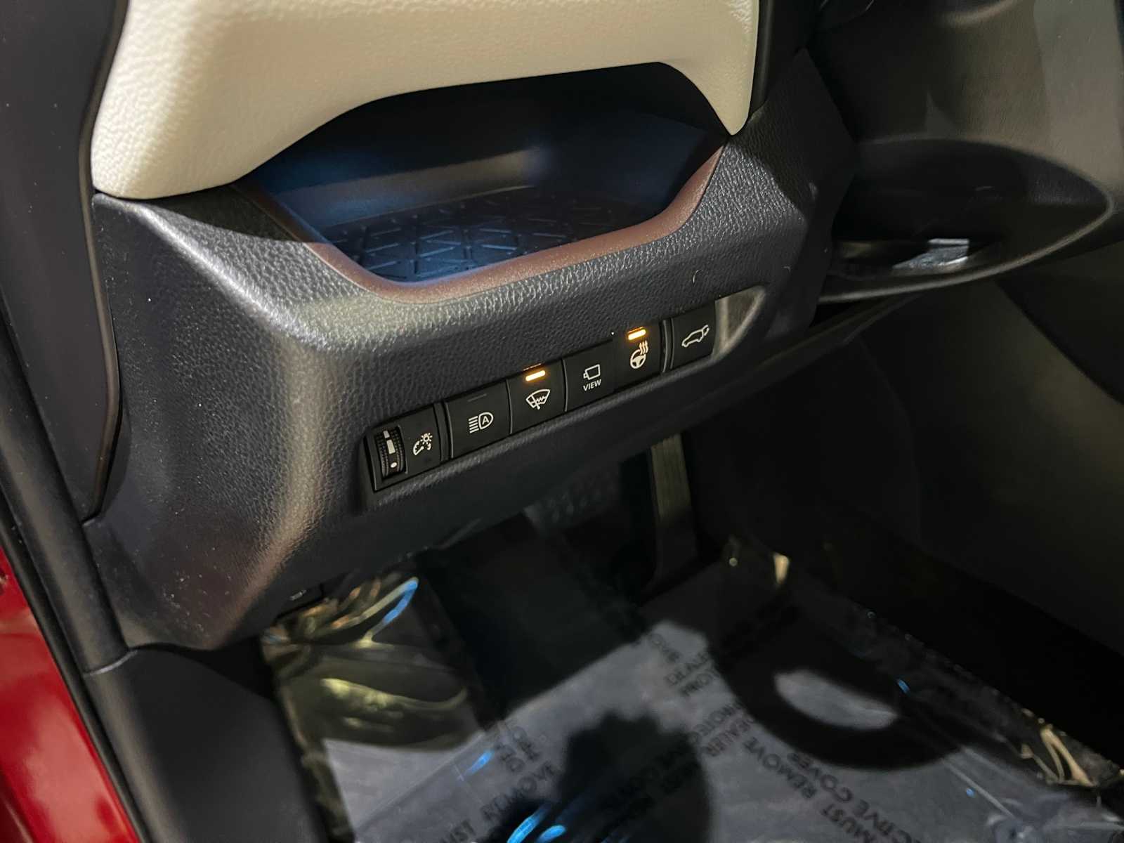 Thumbnail: 2020 Toyota RAV4 - 16