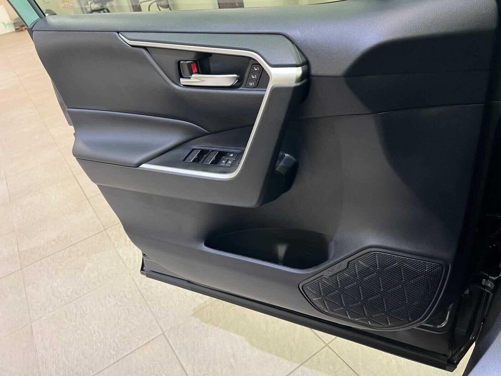 Thumbnail: 2025 Toyota RAV4 - 18