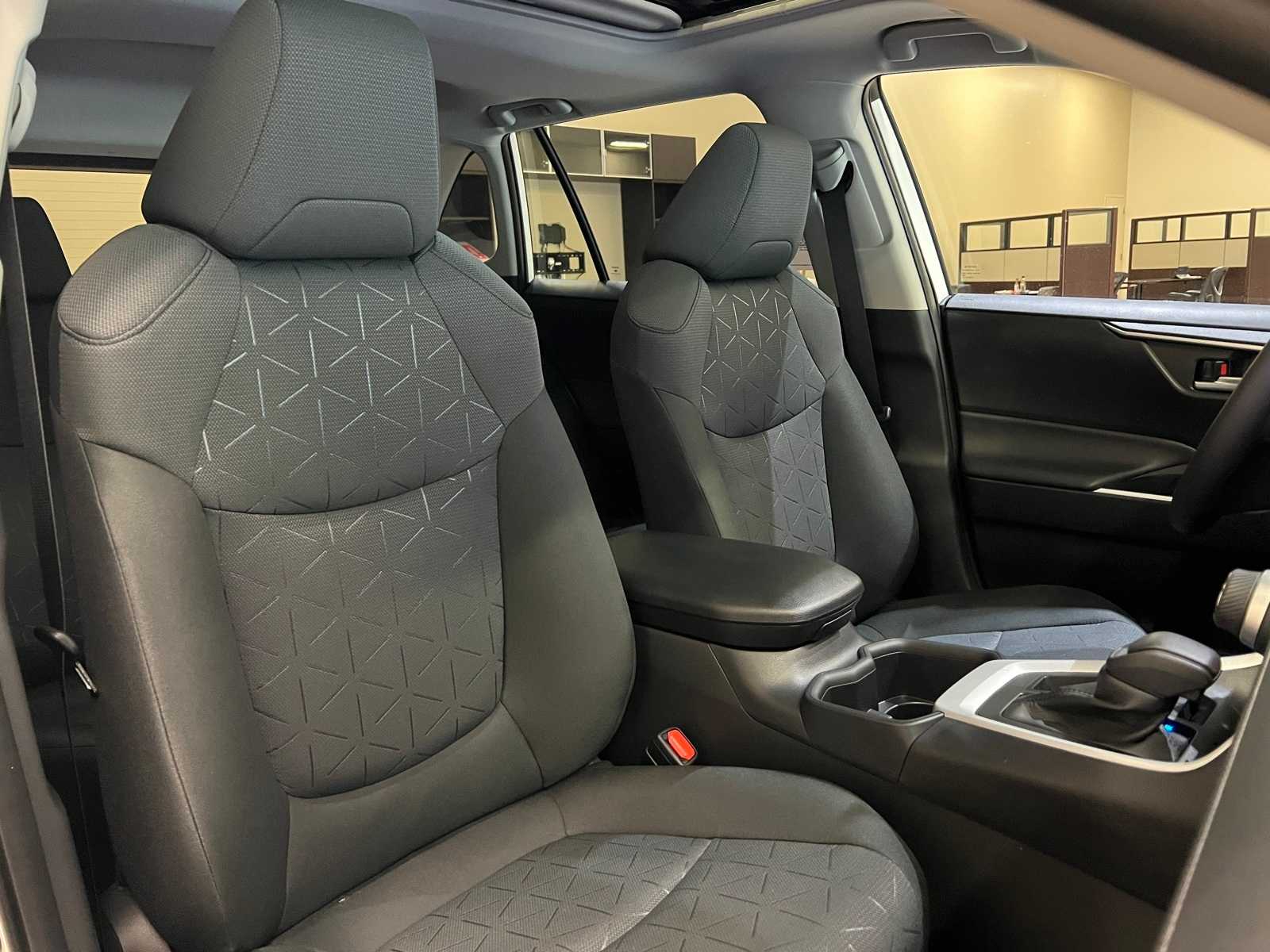 Thumbnail: 2025 Toyota RAV4 - 14