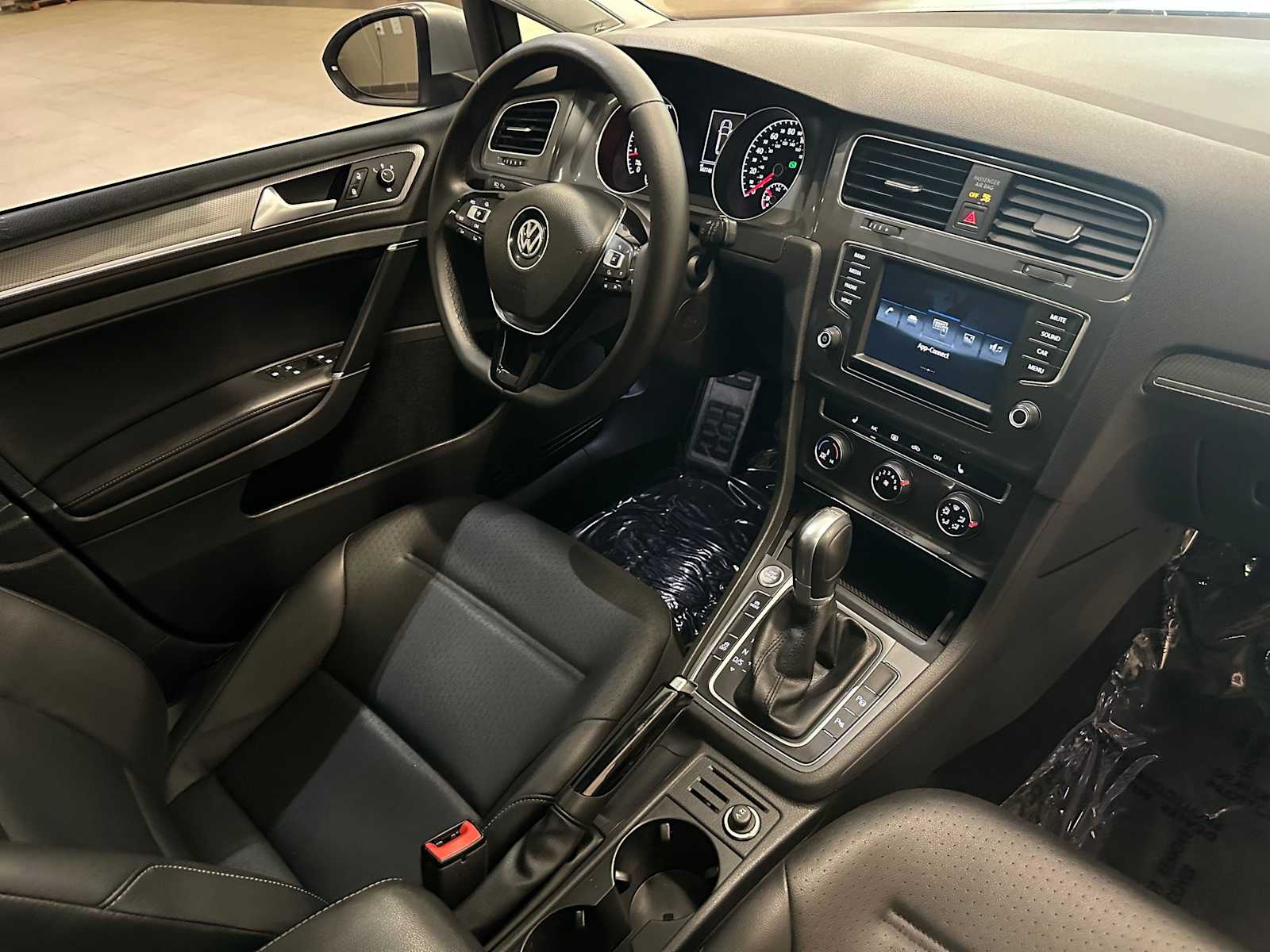 Thumbnail: 2017 Volkswagen Golf - 29