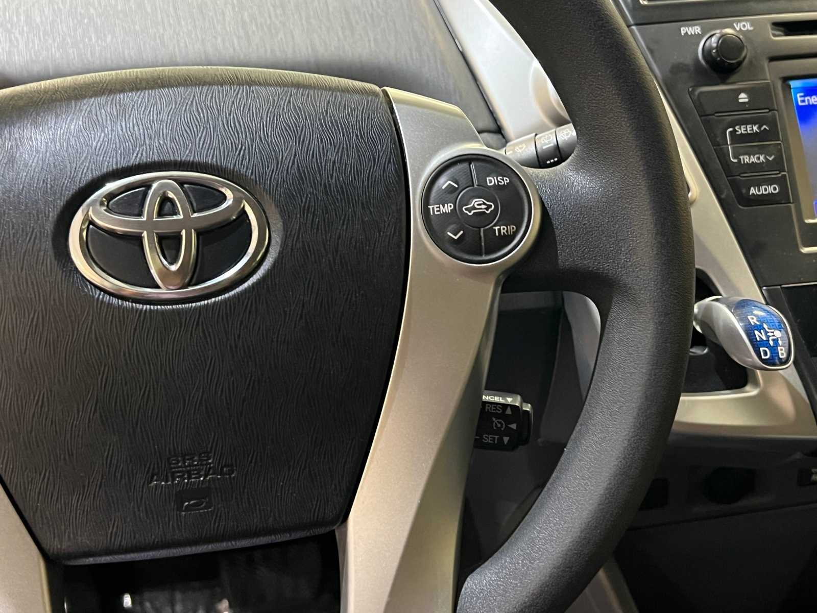 Thumbnail: 2014 Toyota Prius v - 19