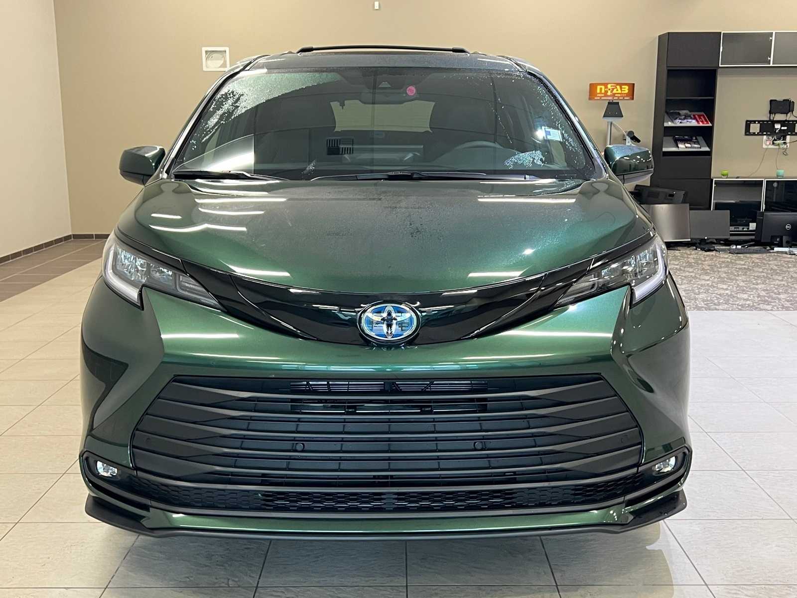 Thumbnail: 2025 Toyota Sienna - 8