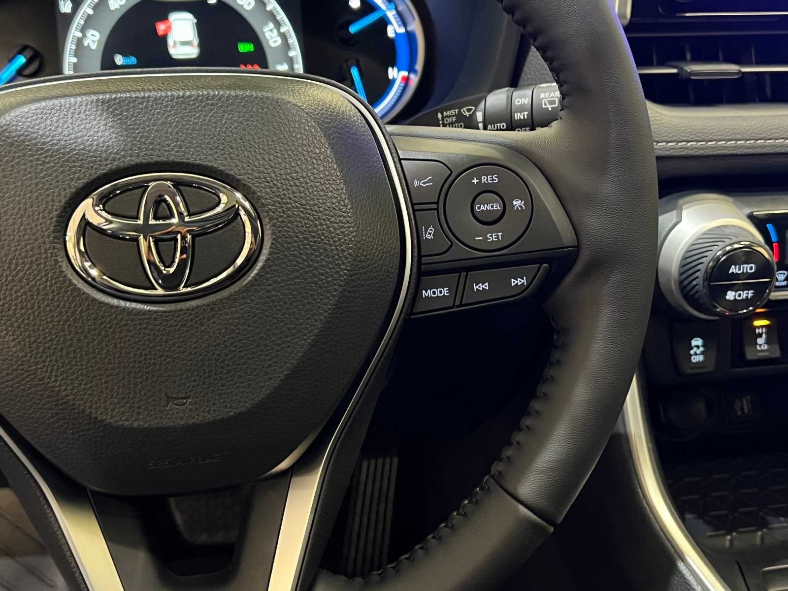 Thumbnail: 2025 Toyota RAV4 - 21