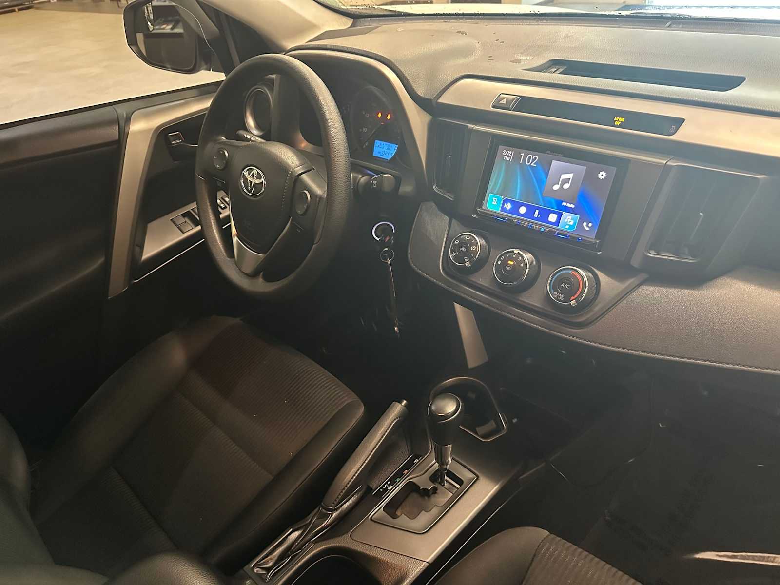 Thumbnail: 2016 Toyota RAV4 - 29