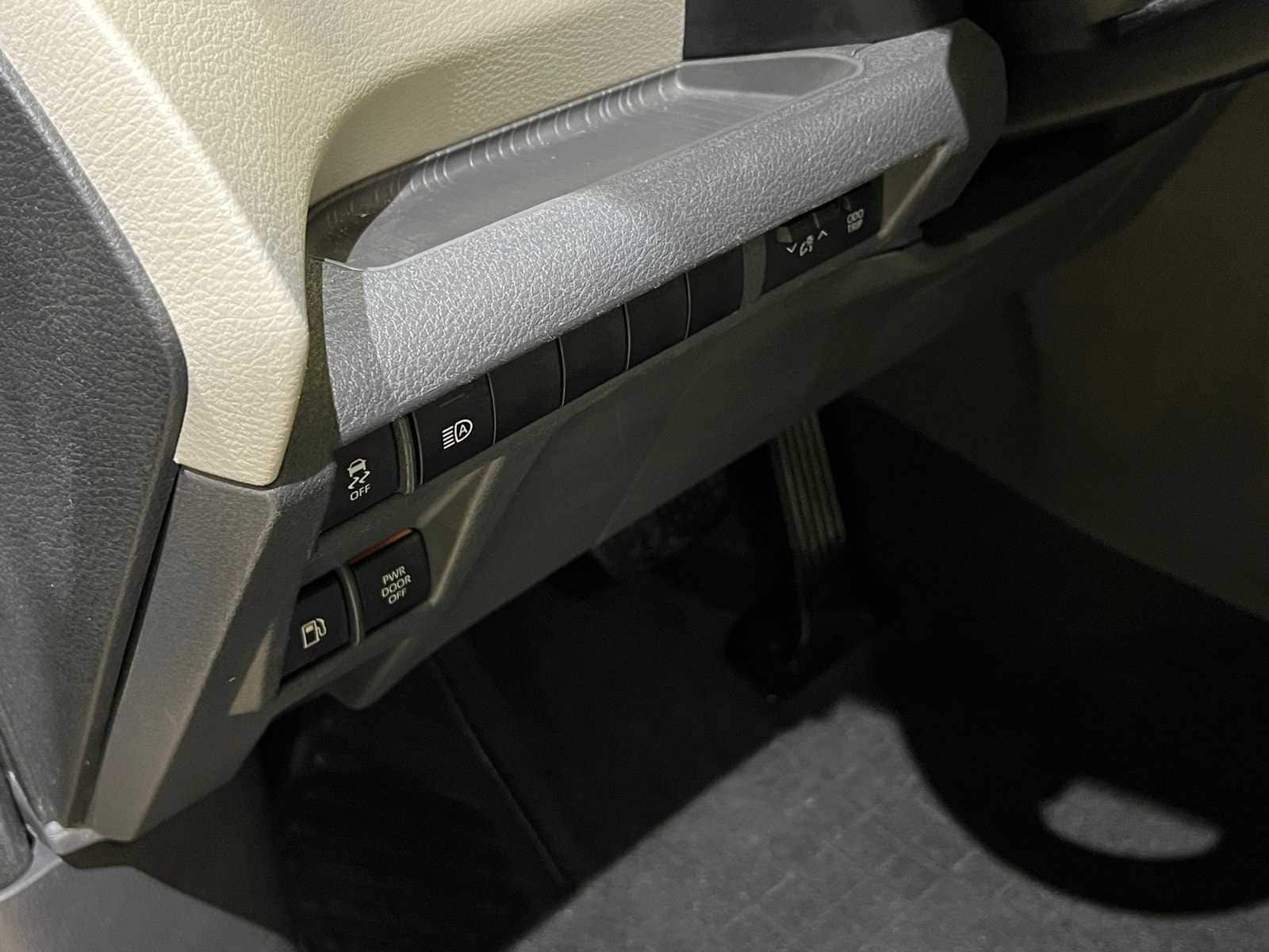 Thumbnail: 2021 Toyota Sienna - 16