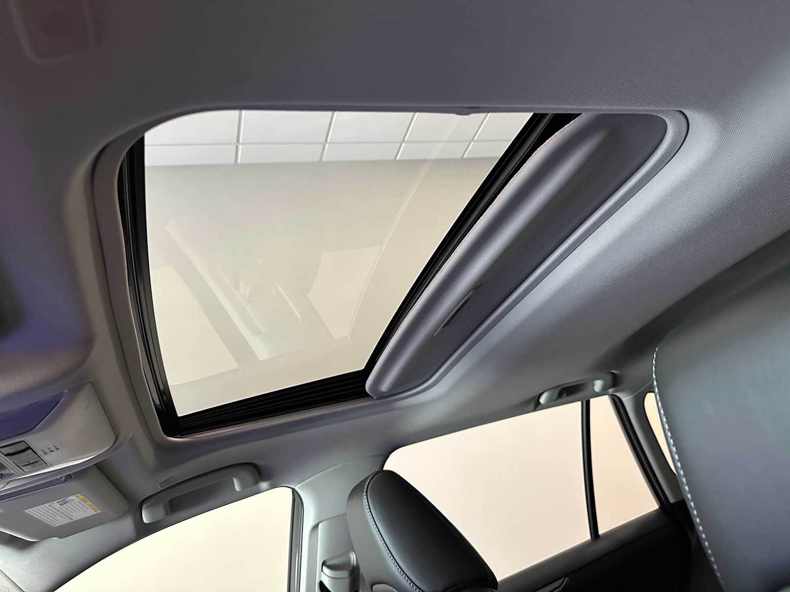 Thumbnail: 2025 Toyota RAV4 - 21