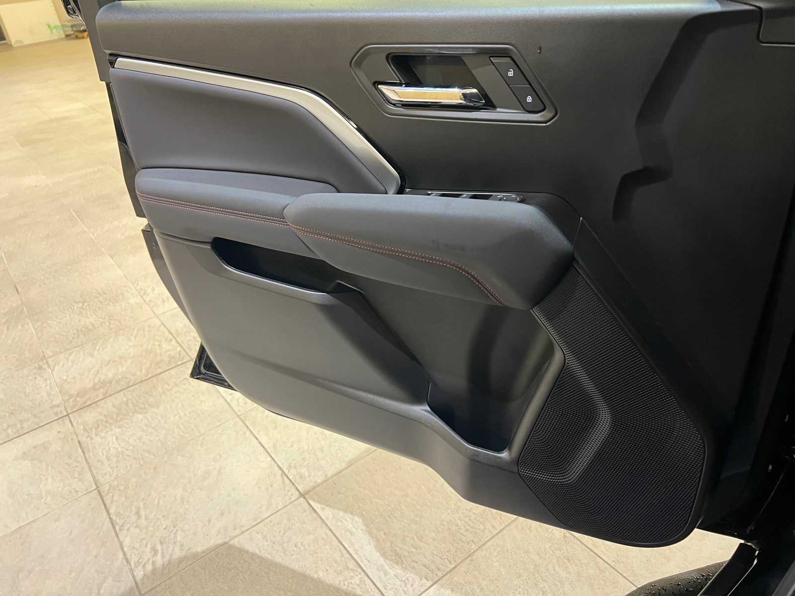 Thumbnail: 2024 Chevrolet Colorado - 17